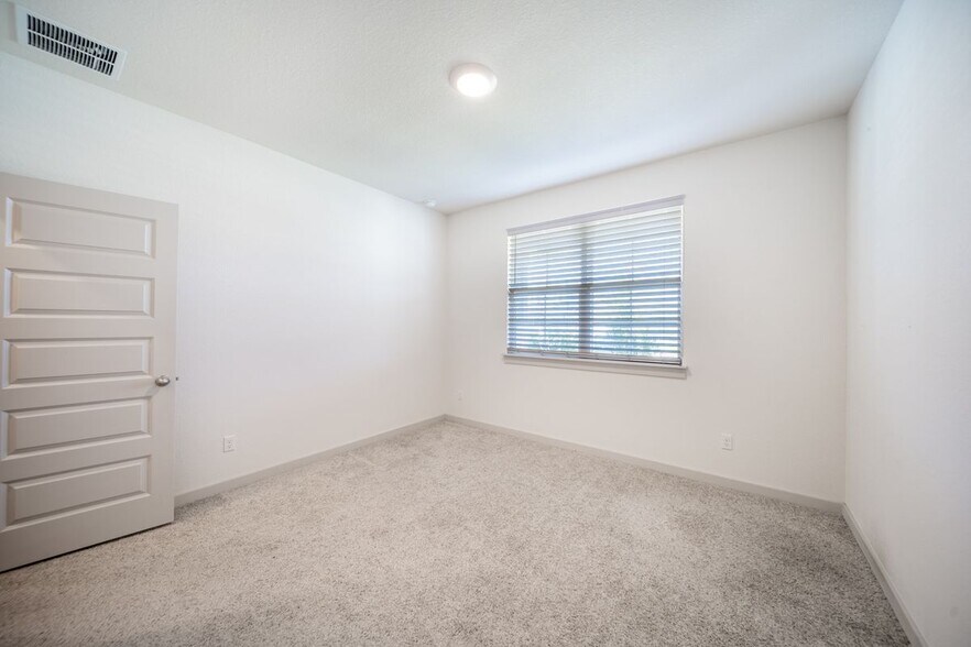 Building Photo - 119 Big Cypress Byu Rd