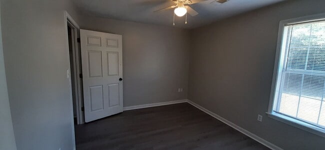 Building Photo - 119 Autumn Cove