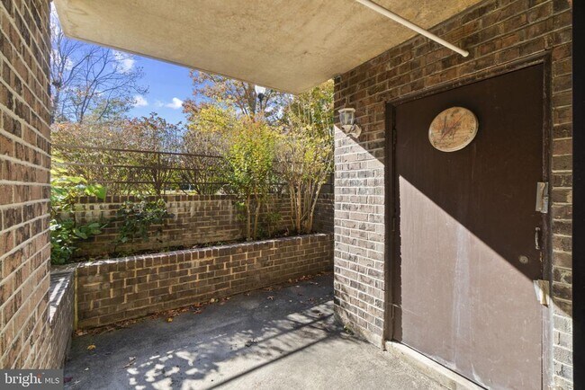 Building Photo - 13 Silverwood Cir