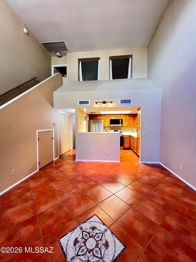 Building Photo - 10117 E Arizmo St