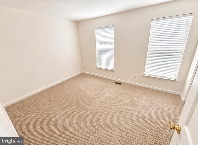 Building Photo - 6731 Stone Maple Terrace