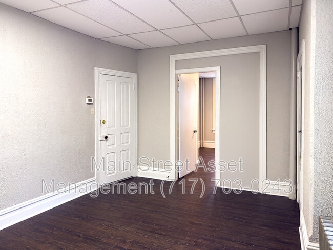 Building Photo - 658 Walnut St