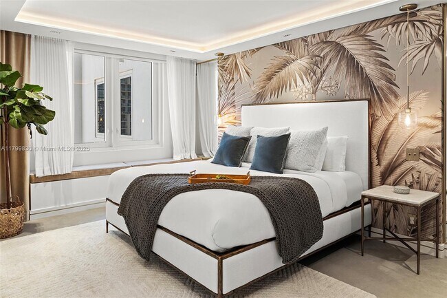 Primary Photo - 2301 Collins Ave