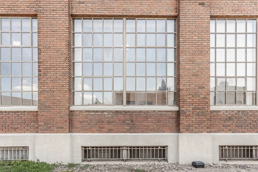 Building Photo - 611 N Park Ave