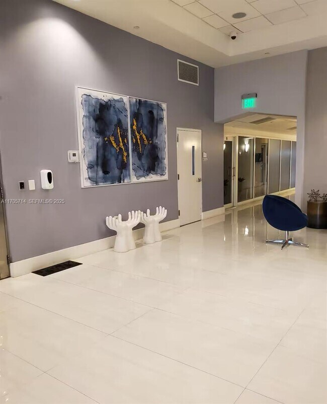 Building Photo - 1200 Brickell Bay Dr