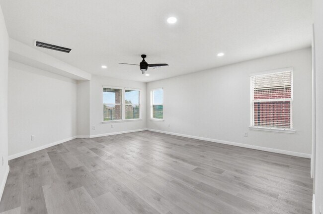 Building Photo - 10433 Russell Pines Dr