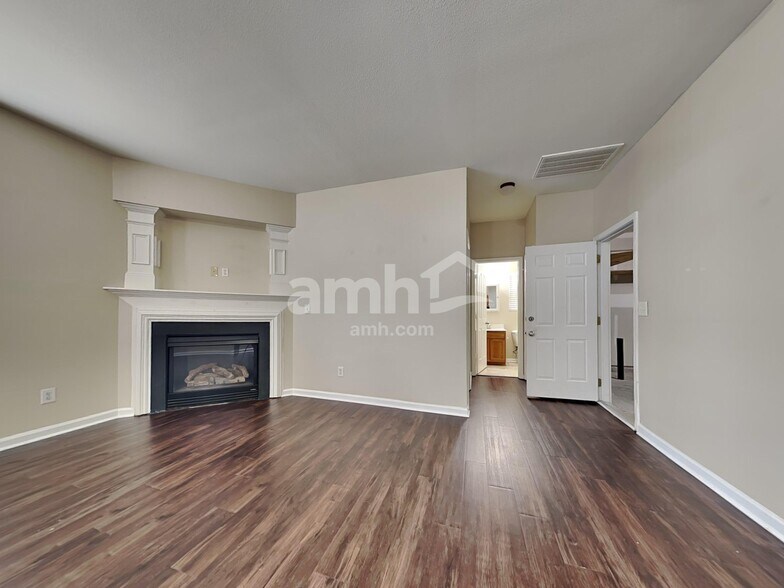 Building Photo - 2021 Moss Creek Dr