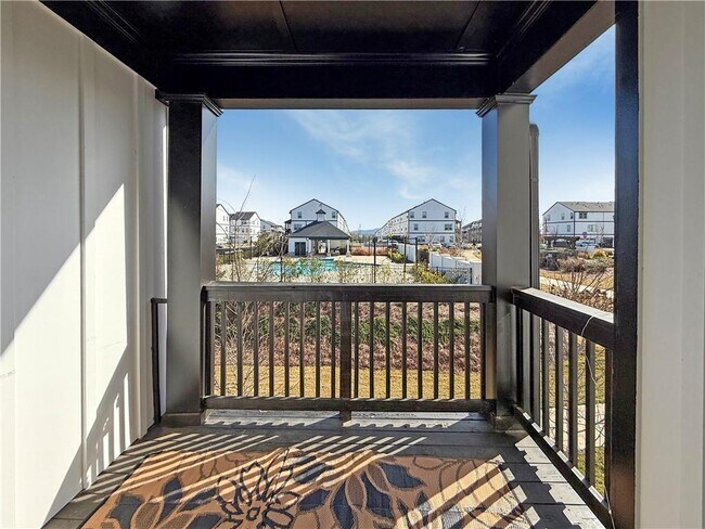 Building Photo - 732 Mulberry Walk