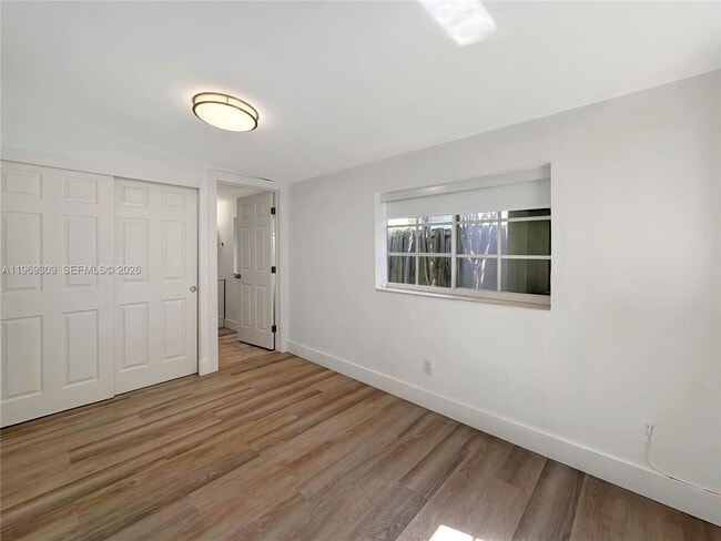 Building Photo - 969 Bay Dr