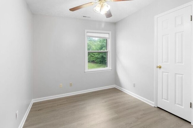 Building Photo - 3 Bedroom 1.5 Bath Ranch in Hope Mills