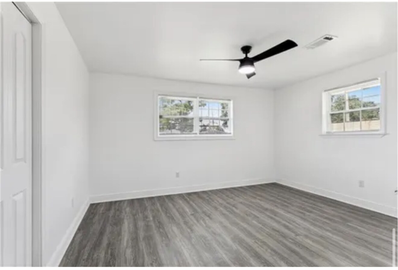 Building Photo - 4859 Bundy Rd