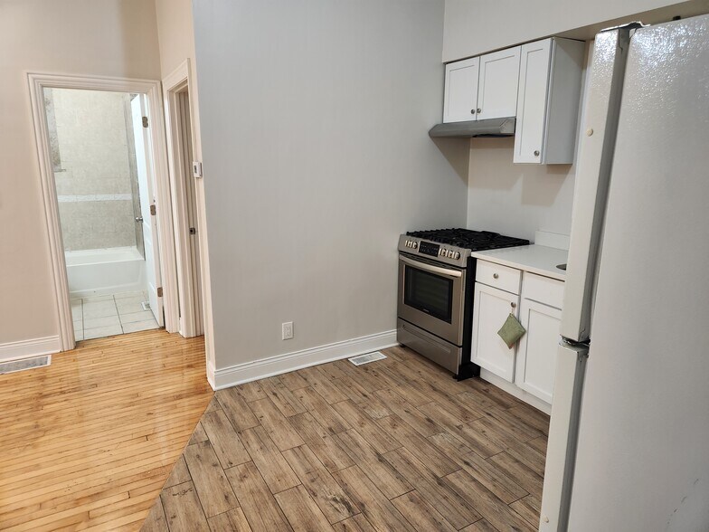 Building Photo - 2656 S Kolin Ave
