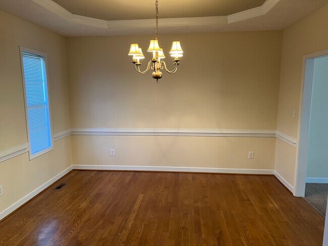 Building Photo - Jack Britt School District! 5br, 2.5 ba