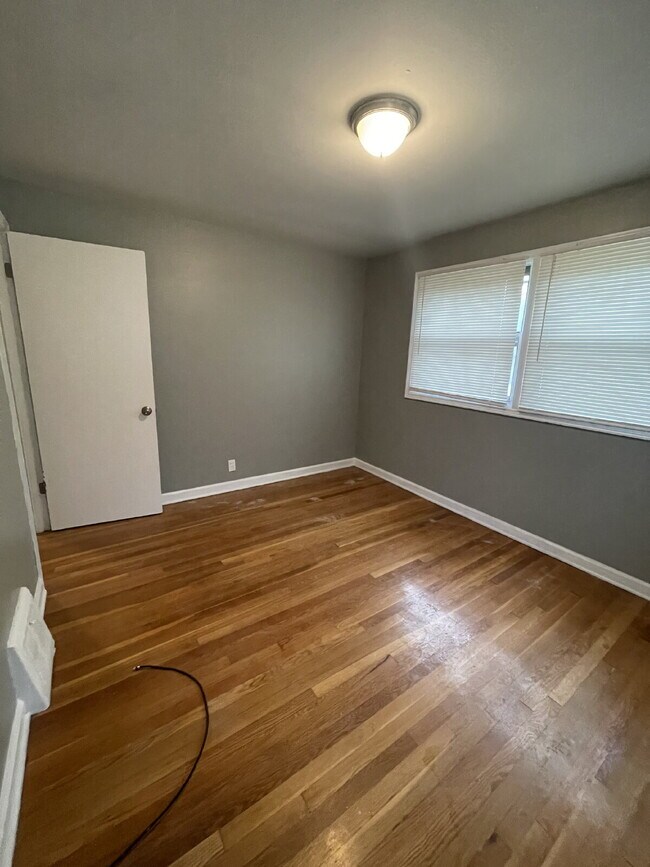 Building Photo - "Charming 3-Bedroom Home in Saint Louis – ...