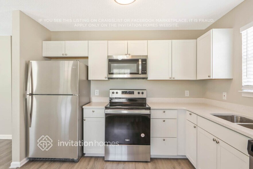 Building Photo - 5663 Chrys St