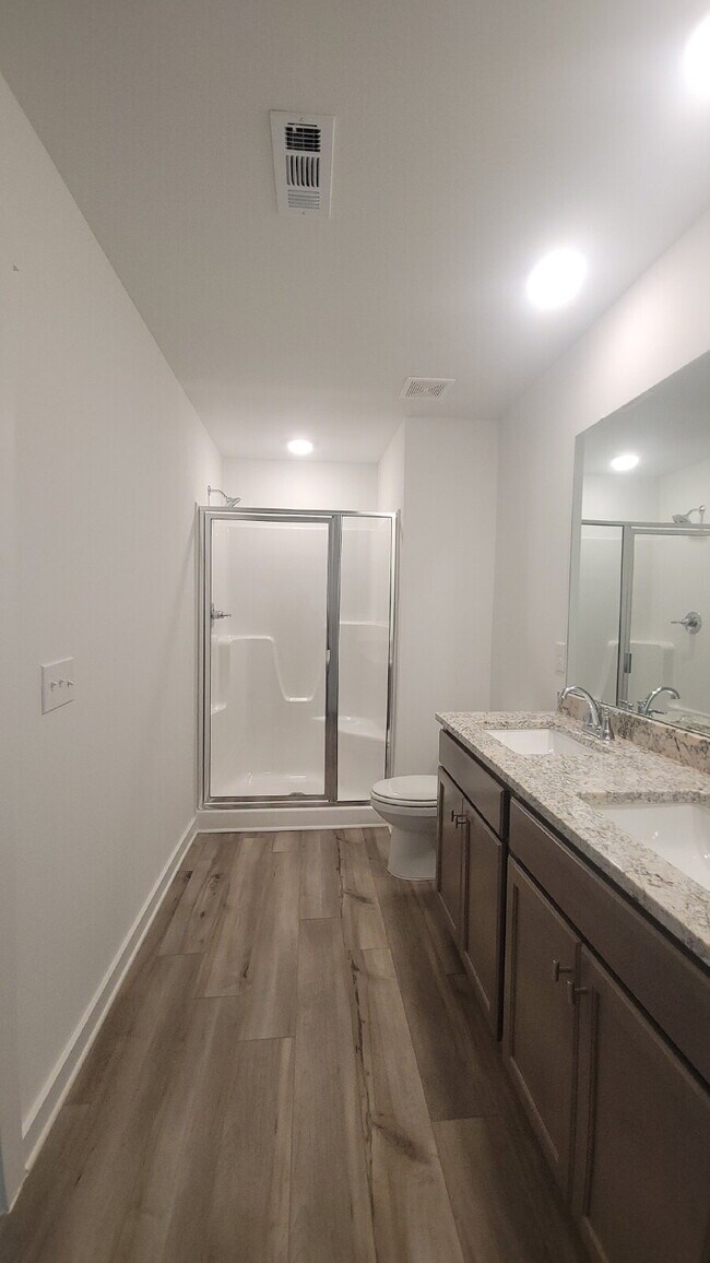 Building Photo - 7589 Discovery Pt Dr NW