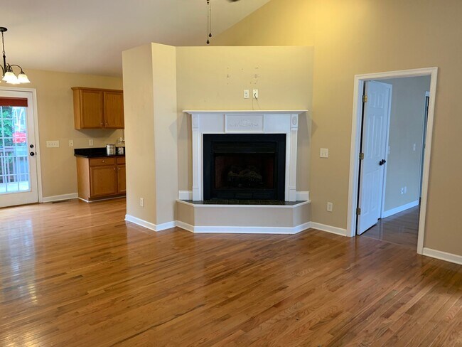Building Photo - For Rent: Beautiful 3BR/2BA Home in Graham...