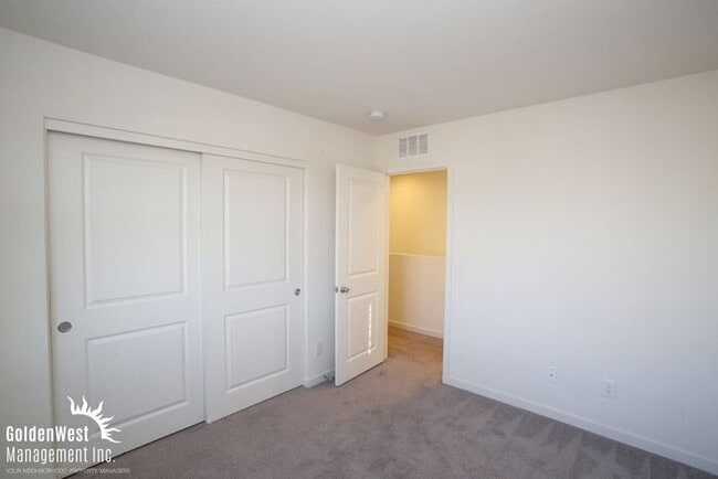 Building Photo - Modern 3Bdm 2.5Ba Two-Story Home in the Heart of Las Vegas - MI Special