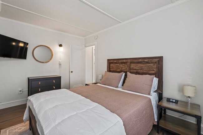 Building Photo - 38 George St