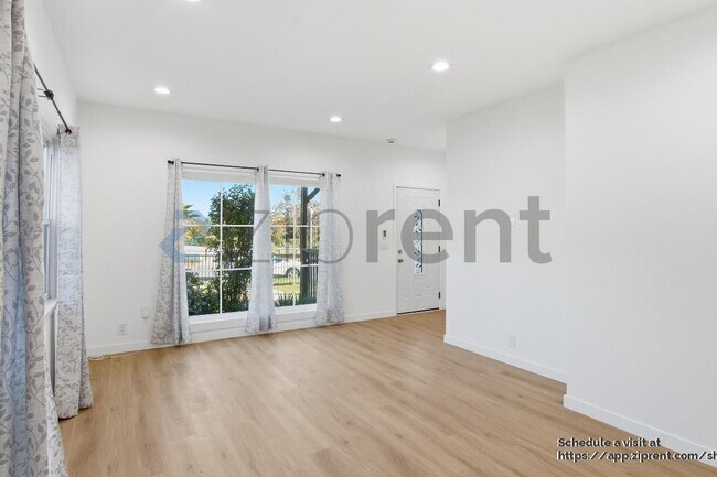 Building Photo - 1253 Del Rey Ave