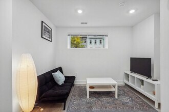 Building Photo - 3707 10th St NE