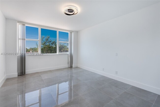 Building Photo - 3180 S Ocean Dr