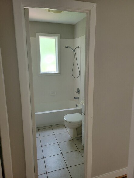 Building Photo - 3445 Draper Ave