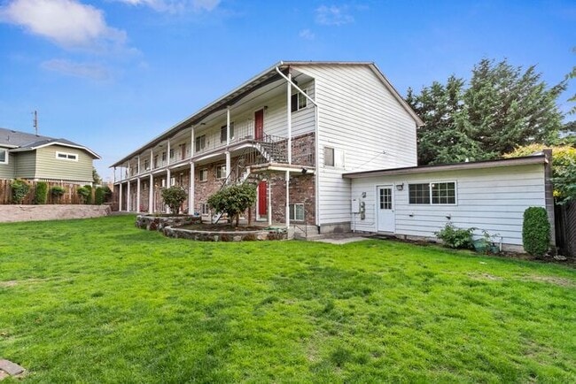 Building Photo - this is a must see large 2 bed 1bath. Clos...