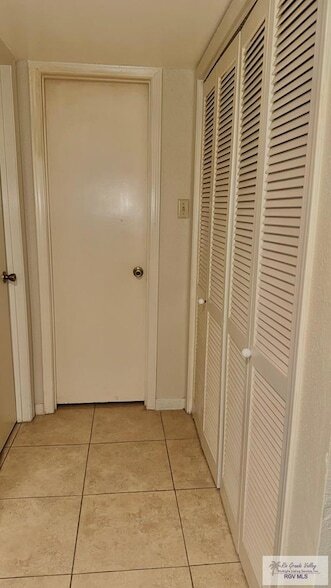 Building Photo - 4601 Carmen Ave