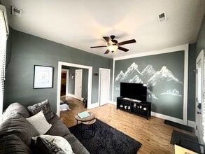 Building Photo - 612 Park St.