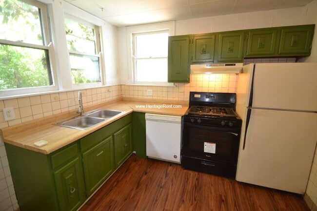 Building Photo - 2 bed 1 bath in Bond Hill