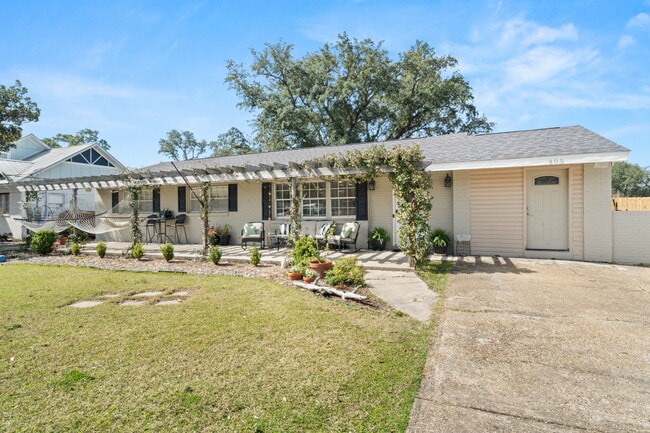 Building Photo - 405 Navarre St
