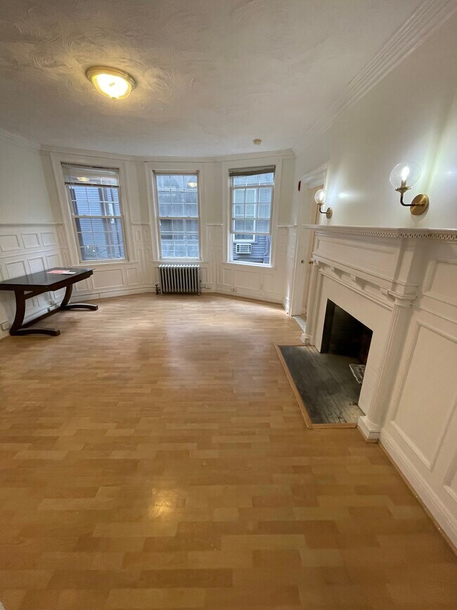 Building Photo - 112 Waterman St