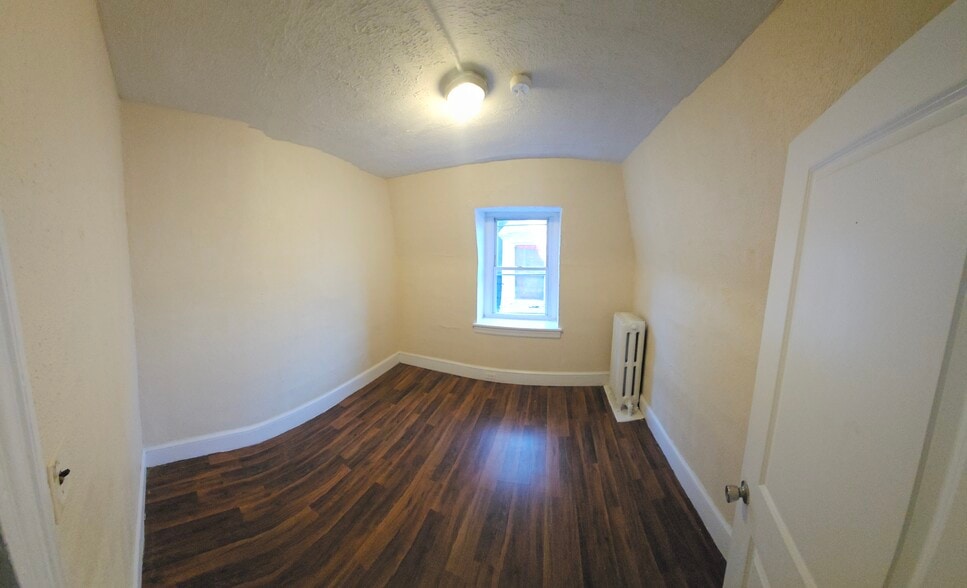 Building Photo - 132 W Douglass St