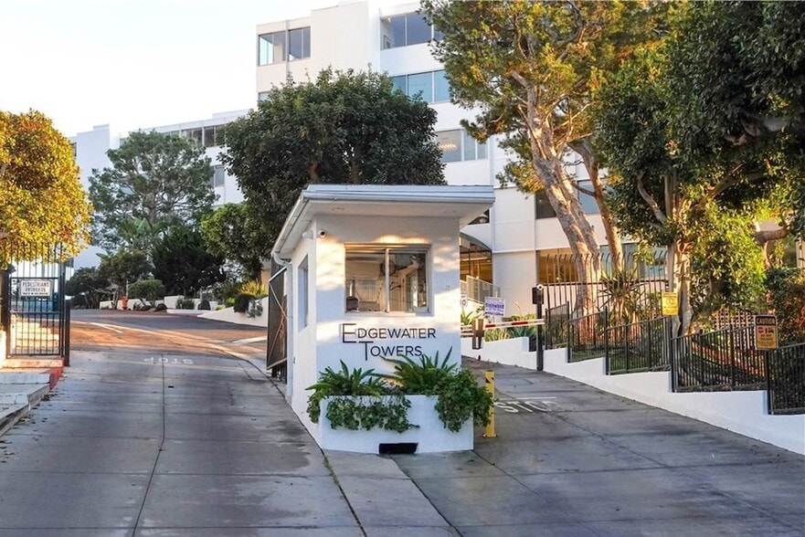 Building Photo - 17368 W Sunset Blvd