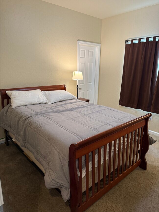 Building Photo - 6137 E Cortland Ave