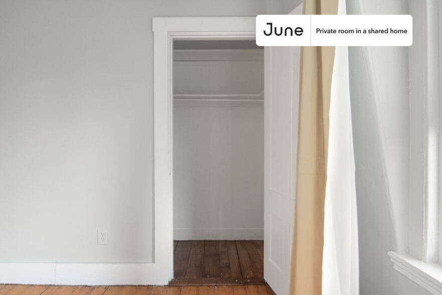 Building Photo - Private bedroom in 4 bed/2.5 bath Home