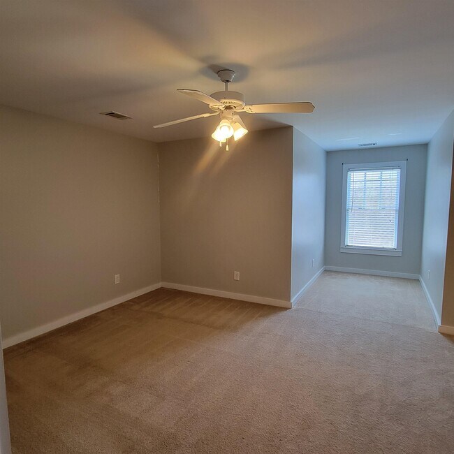 Building Photo - 1111 Surrey Ln