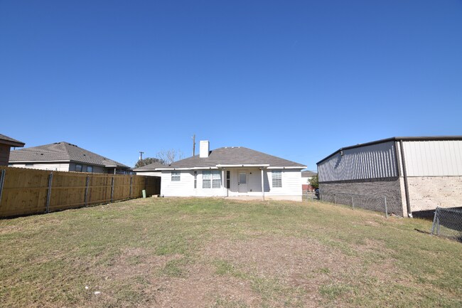 Building Photo - 2509 Saulsbury Dr