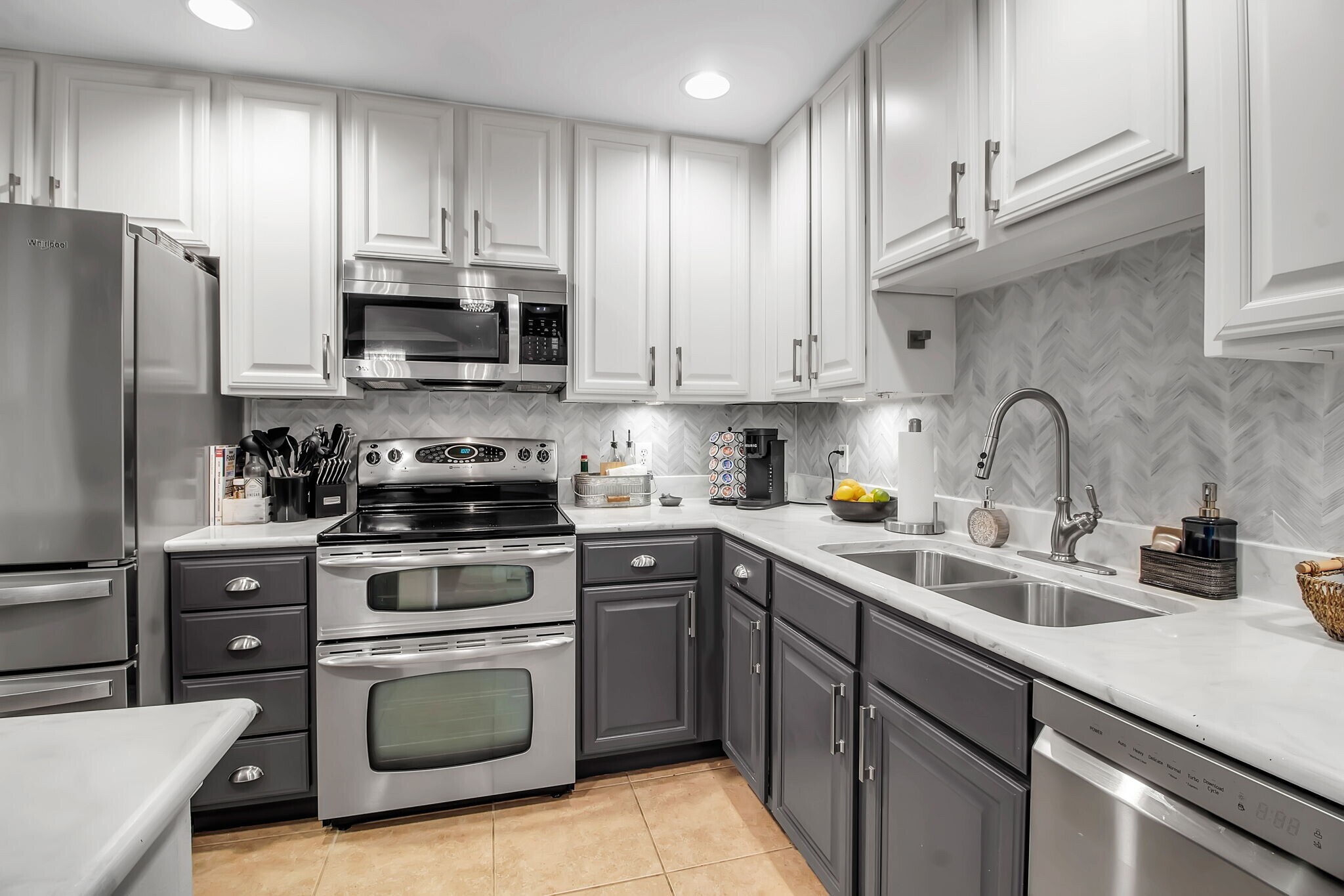 Building Photo - 808 3rd Ave W