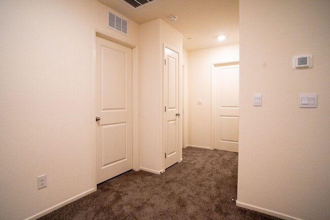 Building Photo - Modern 3-Bedroom, 3-Bathroom Home with Sma...