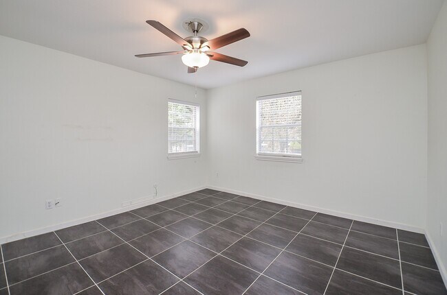 Building Photo - 854 Wax Myrtle Ln