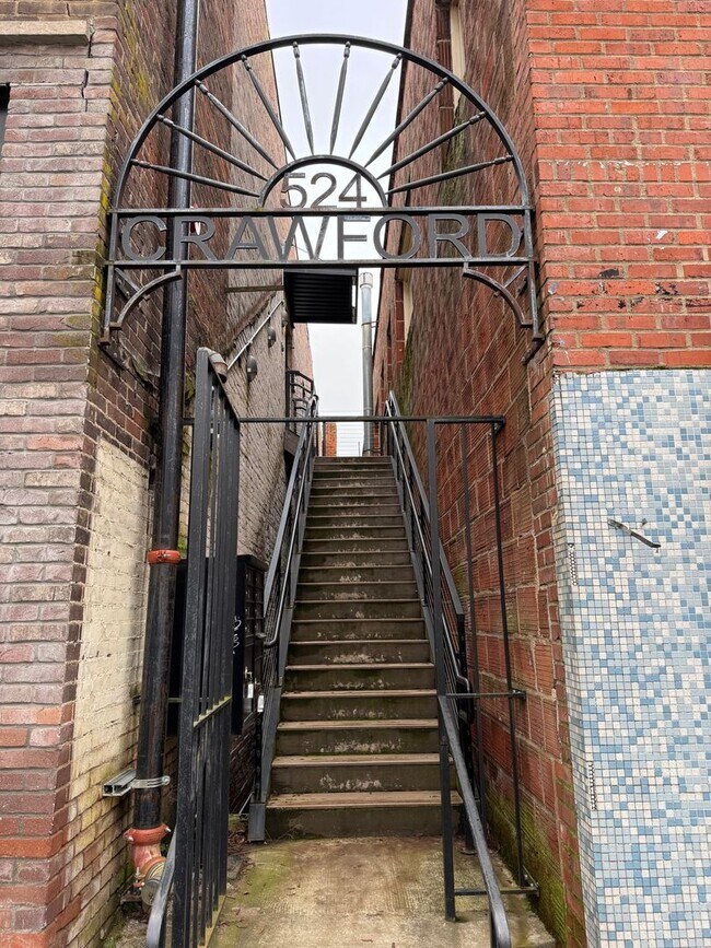 Building Photo - Beautiful 1 bed/1 bath apartment with tons of charm!