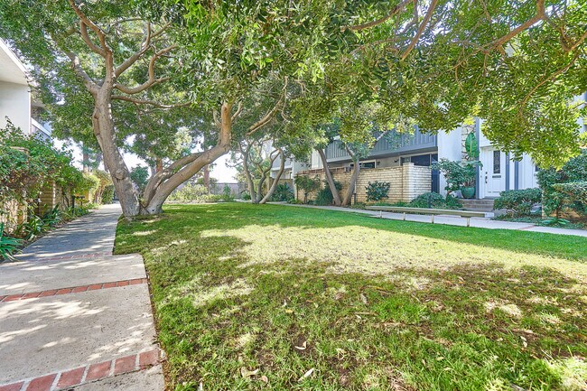 Building Photo - 4804 La Villa Marina