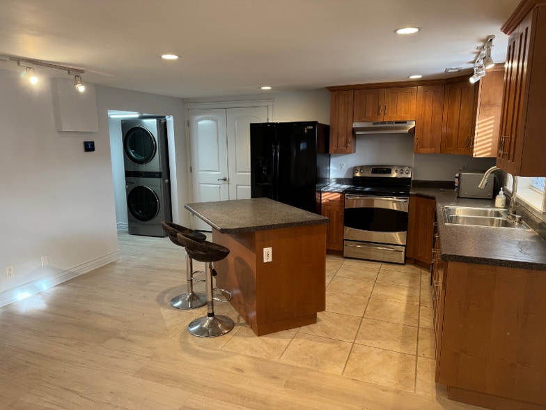 Building Photo - 1925 Logan Ave S