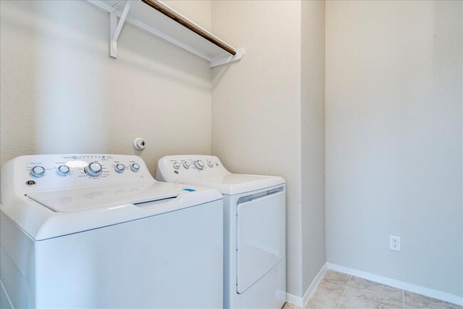 Building Photo - 116 White Dunes Dr