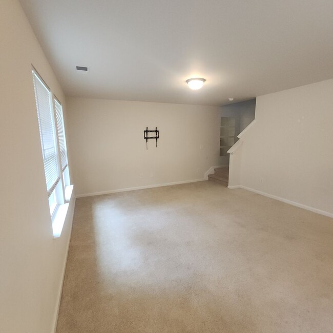 Building Photo - 4 Bedroom House with Double Garage FOR REN...