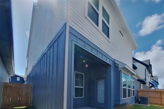 Building Photo - 22638 Terrazzo Dr