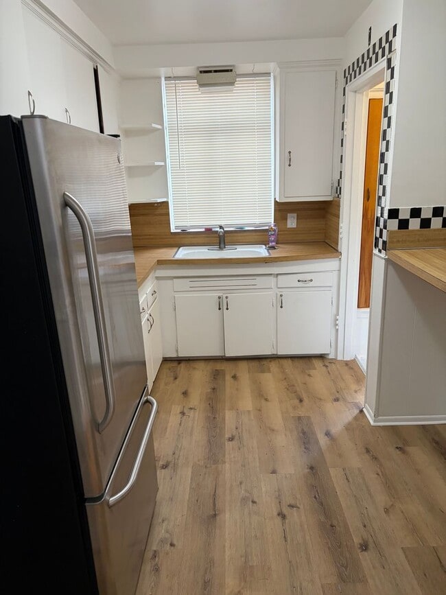 Building Photo - 3 bedroom 1 bath Ranch with basement