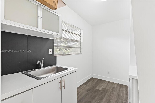 Building Photo - 2625 NW 24th Ave